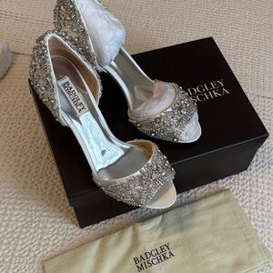 Badgley Mischka Silver Embellished Heels size 8 NIB